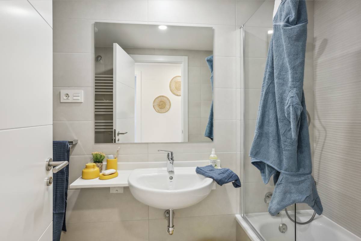 Bathroom of apartment for rent | Luzzes | Ensanche de Vallecas