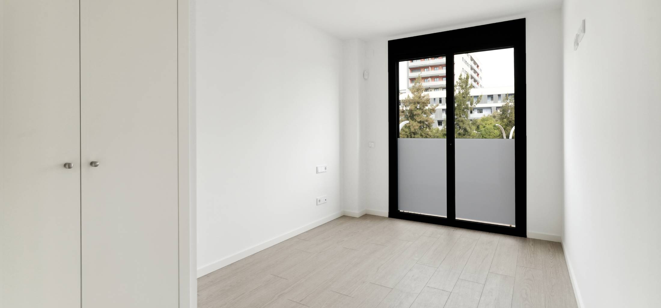 pages/flats/marobert-badalona.image_seo.floor_2_portal_C_door_4_5